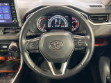 【純正革巻きステアリング】上質な革を使用することで、手にしっかり馴染みとても運転しやすいハンドルです♪
