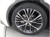 かっこいいホイールですね。 車のイメージを大きく左右するホイール部分はコダワリを持ちたいですね。