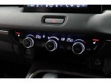運転席と助手席の温度設定の変更が可能な左右独立タイプのデュアルエアコンです♪♪♪暑がりな人・寒がりな人も誰もが車内を快適にお過ごしいただけます♪♪♪