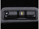 装備されているビルトインタイプのホンダ純正ETC車載器です。セットアップしてからご納車致します。ETCカードを差し込めば高速道路の出入り口ゲートを楽々通過出来ます。