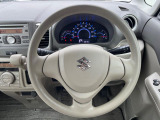 インテリアに合わせたデザインのステアリングは、運転される方のことも考え、運転しやすい形状、大きさです。是非一度、実際に触ってお確かめください。