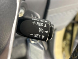 【クルーズコントロール】高速道路もラクラク走行。アクセルを離しても一定速度で走行ができ、長距離運転時の負担を軽減!加速・減速も簡単なスイッチ操作で調整できます。
