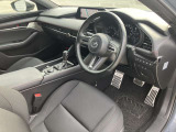 運転席シートです。パワーシート、シートヒーター付き