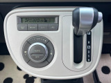 【オートエアコン】一度お好みの温度に設定すれば、車内の温度を検知し風量や温度を自動で調整。暑い&hellip;寒い&hellip;と何度もスイッチ操作をする必要はありません。快適な車内空間には必須の機能ですね♪