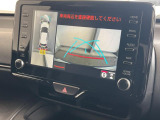 【パノラミックビューモニター】専用のカメラにより、上から見下ろしたような視点で360度クルマの周囲を確認することができます☆縦列駐車や幅寄せ時に活躍してくれます♪