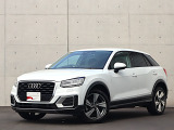 ●一目でAudiとわかる特徴的なシングルフレームグリル・LEDランプ。精悍なフロントマスクからAudiのスマートで上品なブランドを連想させてくれます。女性にも大変ご好評頂いております。