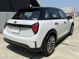MINIのお車は、&ldquo;駆け抜ける歓び&rdquo;を体現しております。走行の安定性とコーナリングの良さを追求し、思い通りにハンドルの操作可能です。