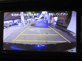 バックガイドモニターで、後方を確認しながら安心して駐車することができます。運転初心者も熟練者も必須の機能ですよ!