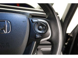 Hondaセンシングの機能のひとつ、アダプティブクルーズコントロール付!アクセルから足を離しても設定したスピードと前車との車間を保ち走行してくれます!車線維持もアシスト☆高速道路で疲労軽減ですね☆