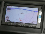 【7インチ純正ナビ】純正ナビを装備。タッチパネル式で使いやすく、詳細地図により目的地をピンポイントで設定できます。初めての道でも迷いにくく、ロングドライブも快適ですよ♪