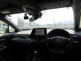 見通しのよいすっきりとした視界で、誰でも運転しやすいです。運転のしやすさは疲れにくさにも繋がりますよ♪