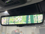 【デジタルインナーミラー】後席の大きな荷物や同乗者で後方が確認しづらい時でも安心!カメラが撮影した車両後方の映像をルームミラー内に表示。クリアな視界で状況の確認が可能です!