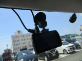☆ドラレコ☆いま、人気のカー用品といえば「ドライブレコーダー」です。愛車に取り付けることで映像と音声を記録してくれるドライブレコーダーは、事故の際に確かな証拠能力を発揮してくれます。