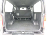 ボディサイズをフルに活用した広い荷室。積みやすい荷室形状を徹底追及、理想的なパッケージングを完成させました。