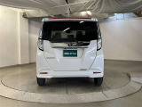 バックカメラが付いているので後方確認が非常にしやすいです。今や運転初心者も熟練者も必須装備!ついていて損はないですね♪