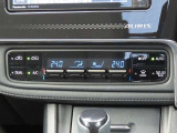 デュアルオートエアコン搭載☆運転席と助手席でエアコンが独立しているのでドライバーも同乗者もより快適にドライブができます♪
