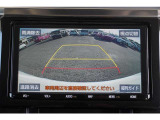 【バックモニター】 後退時に車両の後ろ側を表示します。車庫入れなどでバックする際に安心です。