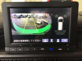 【バックカメラ】運転が苦手な方も車庫入れラクラク。ギアをリバースに入れれば自動的に切り換わりますので、面倒な操作は不要です。狭い駐車場も大切なお車を傷つけず安心です。