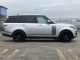 【プライバシーガラス 】プライバシーガラスにより車全体を引き締まった印象にします。もちろん防犯にもつながります。