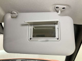 【運転席サンバイザー】鏡が付いているのでメイク直しなどにも便利★