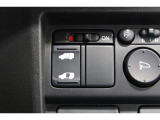 【左電動スライドドア】力を入れずにラクラクドア開閉♪左側電動スライドドア装備車両◎右側スライドドアは手動開閉です。狭い駐車場での乗り降りもラクラク♪♪♪挟み込み防止機構装備でお子様の乗り降りも安心です
