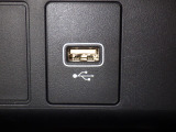 USBポートでゲームや動画も車内で楽しめる!お気に入りのコンテンツをいつでもどこでも満喫して、レジャーシーンがもっと盛り上がりますね☆