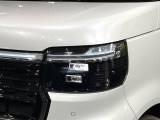 【LEDヘッドライト】悪天候や夜間走行時も良好な視界を確保し安心して運転できる高輝度LEDヘッドライトを装備!点灯速度が早く、消費電力も抑えられています。