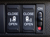 運転席からもスライドドアをボタン操作でスピーディーに開閉できます!またスマートキーでも操作できるので便利です。