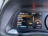 エマージェンシーブレーキは前方の車両や歩行者との衝突回避をサポートします。車両や歩行者と衝突の恐れがある時に警報とブレーキにより、運転者の衝突回避操作を支援します。