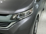 LEDヘッドライトは、点灯の瞬間から最大光量を発揮し、突然暗くなるトンネルなどでの安定感を高めます。