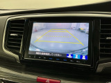リバースギアに入れるだけで後方の表示へ切り替わります。夜間や雨の日の駐車も楽になりますよ。