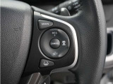 ◆アダプティブクルーズコントロール◆予め設定した車速内でクルマが自動的に加減速。前走車との適切な車間距離を維持しながら追従走行します。【LKAS】車線維持支援システムでステアリング操作を支援。