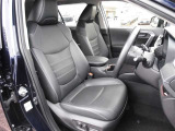 【内装RAV4の車内です♪もちろん、フロアマットもついてますよ〜!
