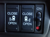 運転席からもスライドドアをボタン操作でスピーディーに開閉できます!またスマートキーでも操作できるので便利です。