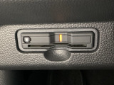 ハンドルの左下にETCがついています。高速道路の料金所の通過も楽々です。 カードの取り出しもしやすい場所についています。