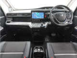 ◆視界広々で非常に運転しやすくロングドライブでも疲れを感じさせないすっきりとまとまったインパネ周りです。