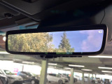 【デジタルインナーミラー】後席の大きな荷物や同乗者で後方が確認しづらい時でも安心!カメラが撮影した車両後方の映像をルームミラー内に表示。クリアな視界で状況の確認が可能です!