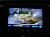 バックカメラの画像です。ガイドラインがスムースな車庫入れをサポートいたします。車庫入れの安心感がアップしますね。