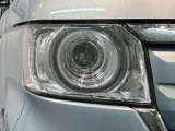 LEDヘッドライトは、点灯の瞬間から最大光量を発揮し、突然暗くなるトンネルなどでの安定感を高めます。