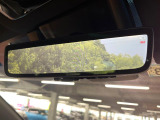 【デジタルインナーミラー】後席の大きな荷物や同乗者で後方が確認しづらい時でも安心!カメラが撮影した車両後方の映像をルームミラー内に表示。クリアな視界で状況の確認が可能です!