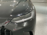 LEDヘッドライトは、点灯の瞬間から最大光量を発揮し、突然暗くなるトンネルなどでの安定感を高めます。