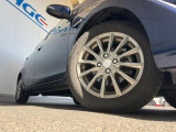 【15インチアルミホイール】外観にマッチしたアルミホイールを装着しております。各種アルミホイールや、スタッドレスタイヤも取扱いしております。是非ご相談ください♪