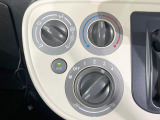寒い冬も暑い夏も全席に快適な空調を届けてくれる、ダイヤル式エアコンを装備♪