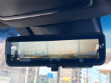【デジタルインナーミラー】後席の大きな荷物や同乗者で後方が確認しづらい時でも安心!カメラが撮影した車両後方の映像をルームミラー内に表示。クリアな視界で状況の確認が可能です!