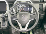 インテリアに合わせたデザインのステアリングは、運転される方のことも考え、運転しやすい形状、大きさです。是非一度、実際に触ってお確かめください。