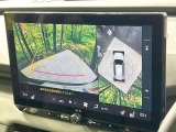 【パノラミックビューモニター】専用のカメラにより、上から見下ろしたような視点で360度クルマの周囲を確認することができます☆死角部分も確認しやすく、狭い場所での切り返しや駐車もスムーズに行えます。