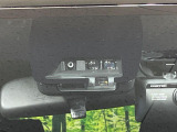 【トヨタセーフティセンスC】走行中に前方の車両等を認識し、衝突しそうな時は警報とブレーキで衝突回避と被害軽減をアシスト。より安全にドライブをお楽しみいただけます。