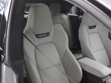 フロントシート、イルミネーテッド PORSCHE ロゴ付き