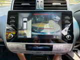 駐車時、後方の映像がモニターで確認できます。狭い場所での駐車もスムーズです。