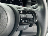 Hondaセンシングの機能のひとつ、アダプティブクルーズコントロール付!アクセルから足を離しても設定したスピードと前車との車間を保ち走行してくれます!車線維持もアシスト☆高速道路で疲労軽減ですね☆